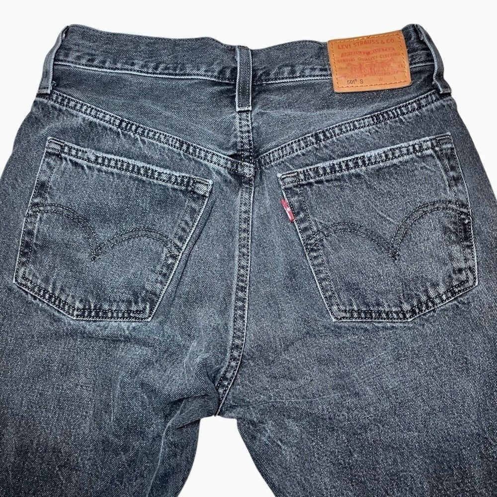 Levi’s 501s Skinny Straight Leg Distressed Jeans in Faded Black Women’s 26 - Picture 6 of 10